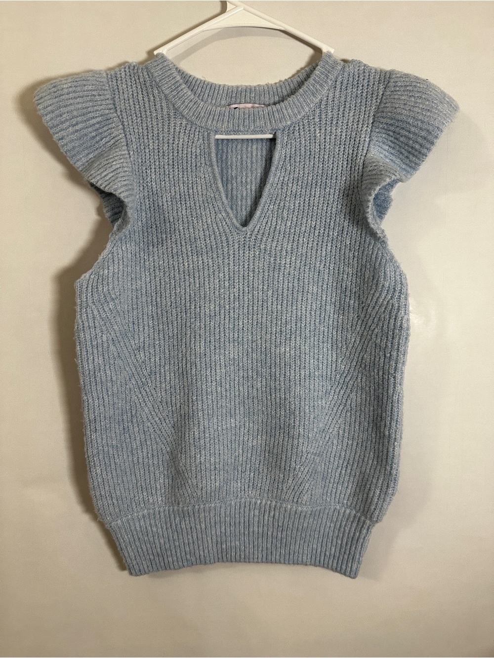 #126 Sleeveless Keyhole Ribbed Sweater - Light Blue